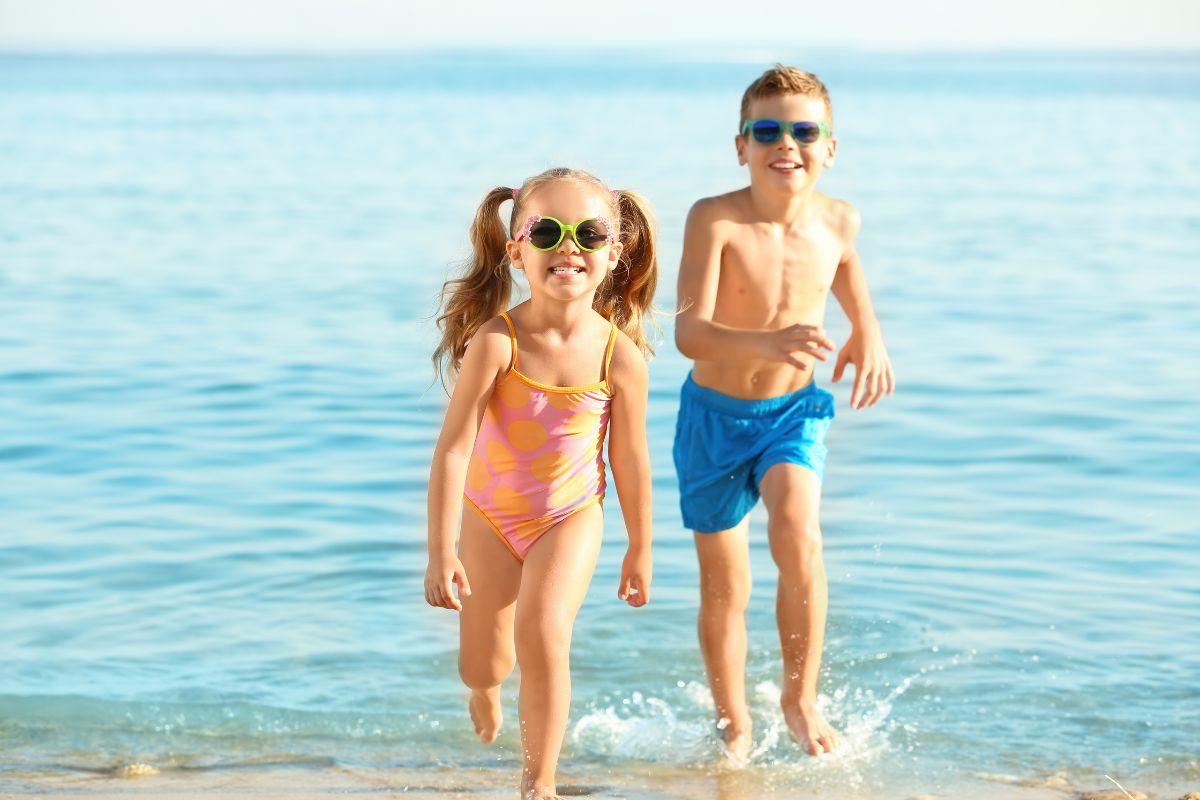Consejos para proteger la piel de los niños de los rayos solares